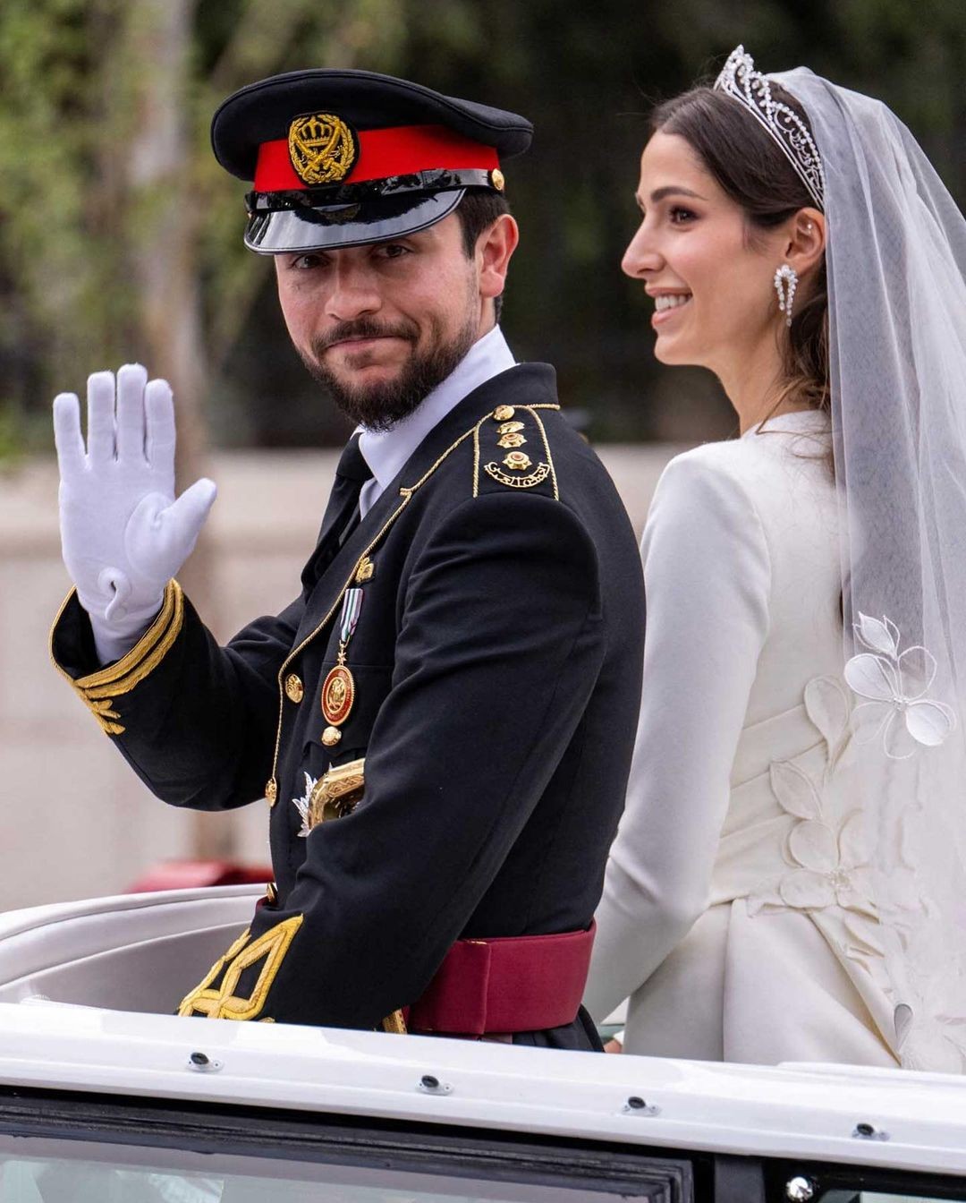 Nhan sắc con gái tỷ phú vừa kết hôn với Thái tử Jordan - Ảnh 2.