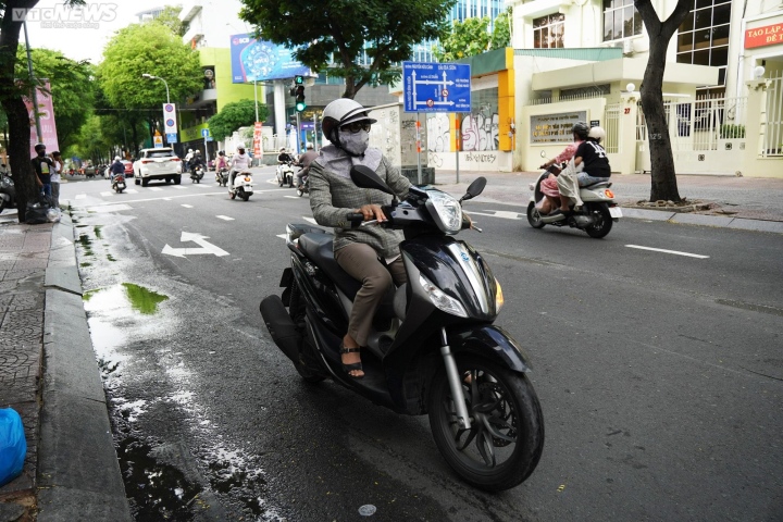 Giao thông hỗn loạn trong ngày đầu phân luồng tuyến đường trung tâm TP.HCM - Ảnh 6.