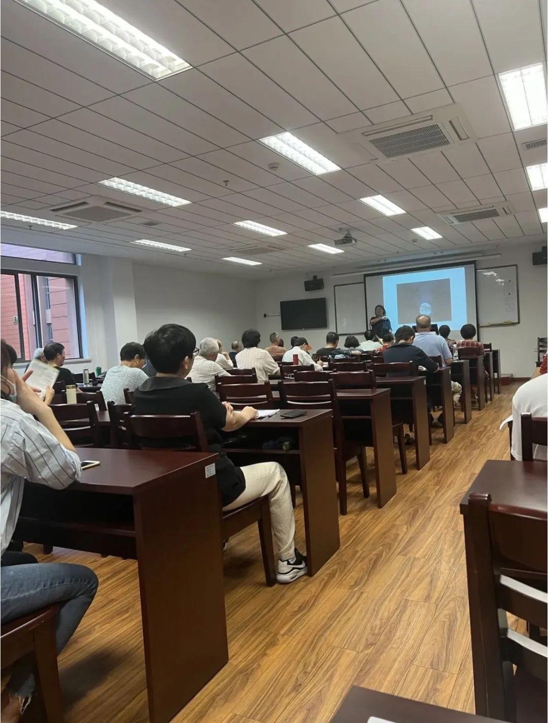 Đại học d&agrave;nh cho người gi&agrave; muốn &ldquo;hồi xu&acirc;n&rdquo;: Con đưa mẹ đi học, giảng vi&ecirc;n bằng nửa tuổi sinh vi&ecirc;n, &lsquo;tỷ lệ chọi&rsquo; mới g&acirc;y bất ngờ - Ảnh 3.