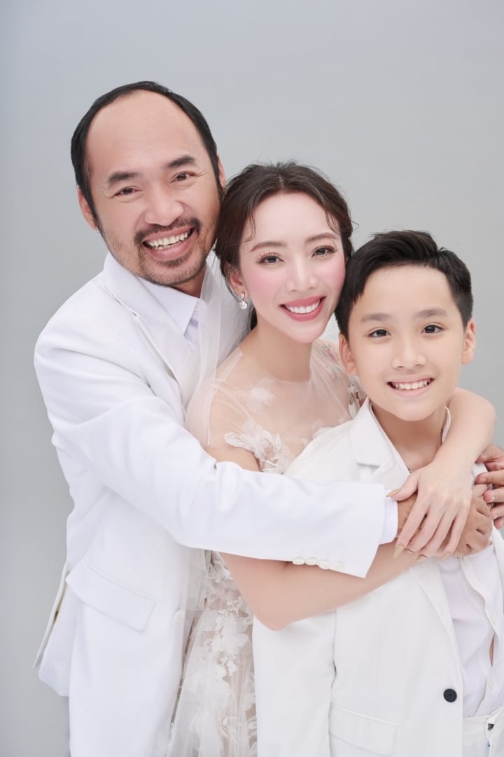 Vợ chồng Thu Trang - Tiến Luật chụp ảnh cưới cùng quý tử điển trai - Ảnh 7.