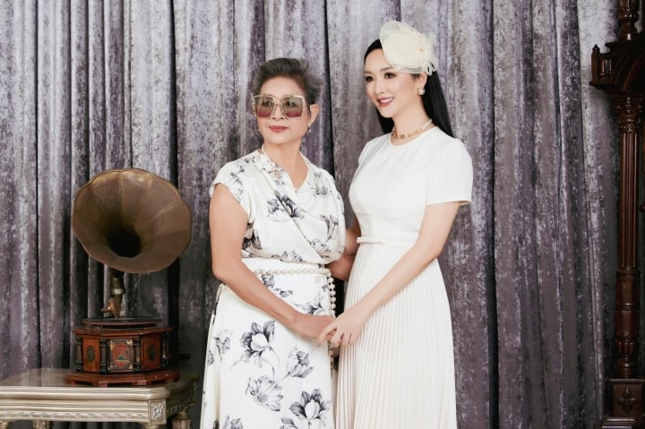 Hoa hậu Đền Hùng khoe mẹ ruột U80 vẫn trẻ trung, sành điệu, từng là hoa khôi Nhạc viện - Ảnh 8.