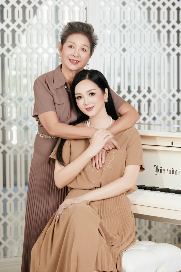Hoa hậu Đền Hùng khoe mẹ ruột U80 vẫn trẻ trung, sành điệu, từng là hoa khôi Nhạc viện - Ảnh 3.