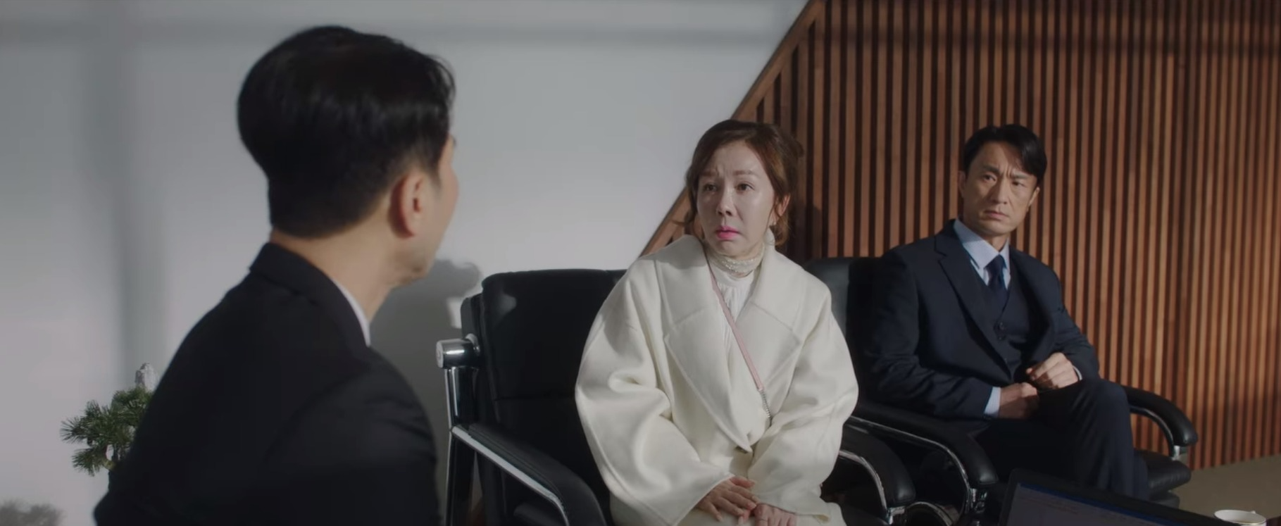 Rating 'Doctor Cha' giảm mạnh vì gần hết phim nữ chính vẫn khổ