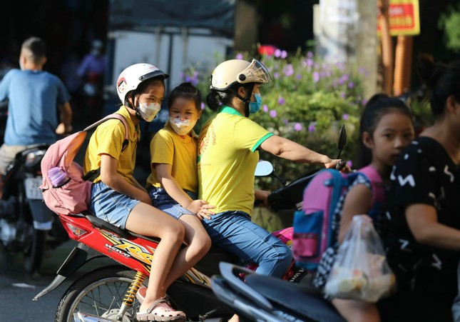 Học bạ toàn 10 vẫn bị trả hồ sơ: Sở GD&ĐT Hà Nội lên tiếng, phụ huynh vẫn băn khoăn - Ảnh 1. Học bạ toàn 10 vẫn bị trả hồ sơ: Sở GD&ĐT Hà Nội lên tiếng, phụ huynh vẫn băn khoăn - Ảnh 1.