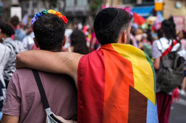 Khoảng 9% người trưởng thành ở 30 quốc gia xác định là LGBTQ - Ảnh 1.