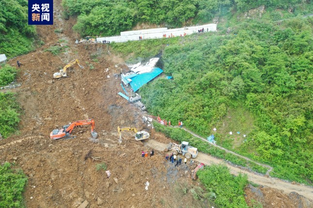 19 người thiệt mạng trong vụ lở núi ở Tứ Xuyên, Trung Quốc - Ảnh 2.