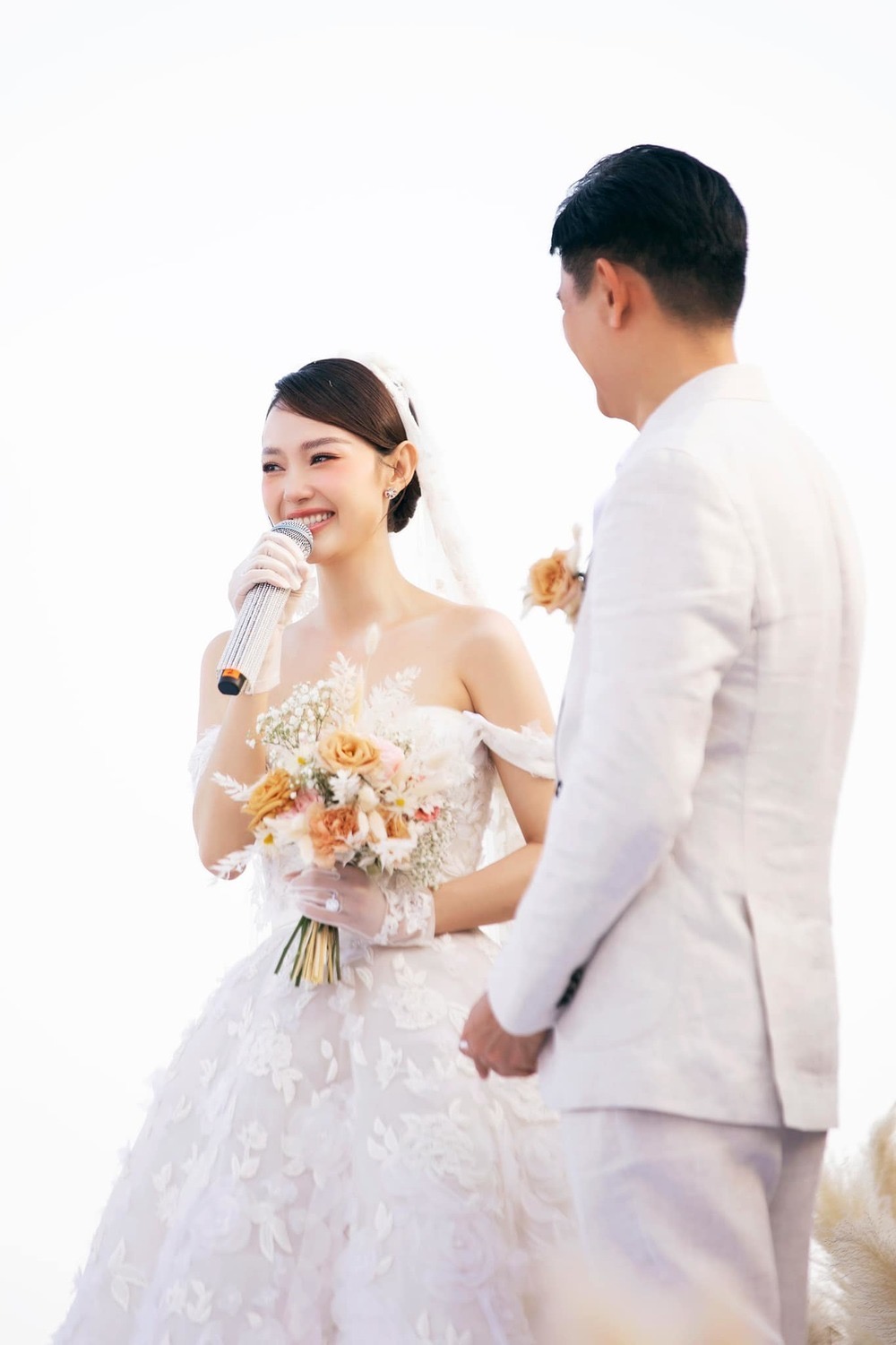 Sao nữ kết hôn sau 6 năm hẹn hò bí mật với chồng doanh nhân hơn 10 tuổi, cuộc sống hiện ra sao? - Ảnh 3. Sao nữ kết hôn sau 6 năm hẹn hò bí mật với chồng doanh nhân hơn 10 tuổi, cuộc sống hiện ra sao? - Ảnh 3.