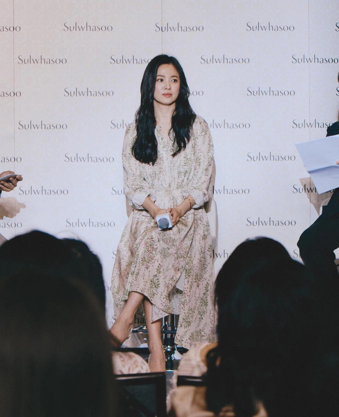 Style diện váy mùa hè trẻ trung của Song Hye Kyo - Ảnh 7.