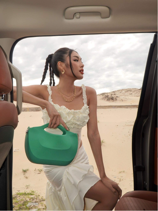  Học hỏi Thảo Nhi L&ecirc; v&agrave; d&agrave;n người đẹp c&aacute;ch l&ecirc;n đồ m&ugrave;a h&egrave; từ CHARLES & KEITH - Ảnh 2.