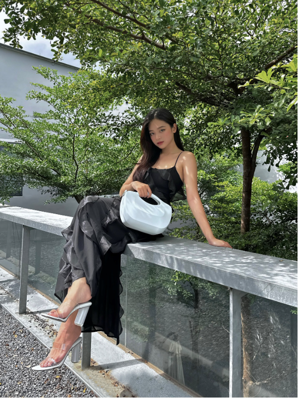 Học hỏi Thảo Nhi L&ecirc; v&agrave; d&agrave;n người đẹp c&aacute;ch l&ecirc;n đồ m&ugrave;a h&egrave; từ CHARLES & KEITH - Ảnh 6.