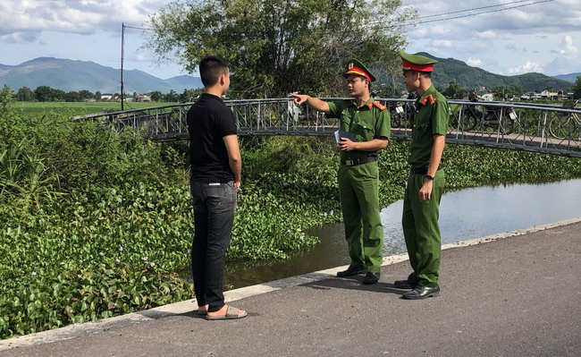 Sau trận “huyết chiến” giữa 2 nhóm thanh thiếu niên, người dân phát hiện 1 người chết - Ảnh 1. Sau trận “huyết chiến” giữa 2 nhóm thanh thiếu niên, người dân phát hiện 1 người chết - Ảnh 1.