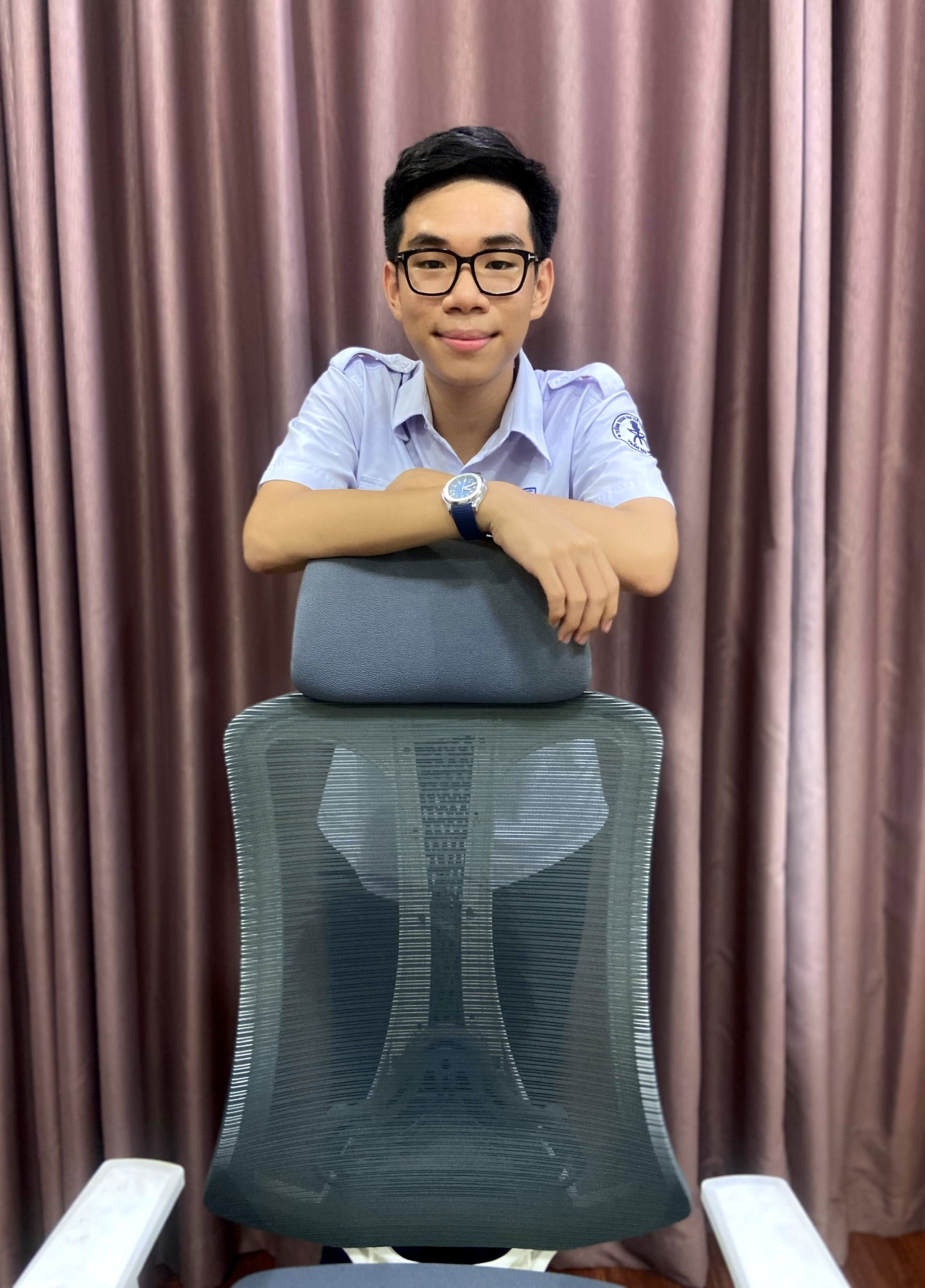 Học sinh trường chuyên: “Làm người bình thường trong một tập thể giỏi vẫn hơn…” - Ảnh 1. Học sinh trường chuyên: “Làm người bình thường trong một tập thể giỏi vẫn hơn…” - Ảnh 1.