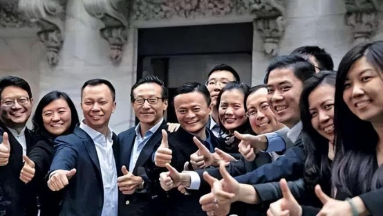 Truyền kỳ về nữ cường số hiệu 007 kề vai s&aacute;t c&aacute;nh Jack Ma: 28 tuổi đồng h&agrave;nh c&ugrave;ng Alibaba, việc kh&oacute; đến tay giải quyết bằng 200% c&ocirc;ng lực&rlm; - Ảnh 4.
