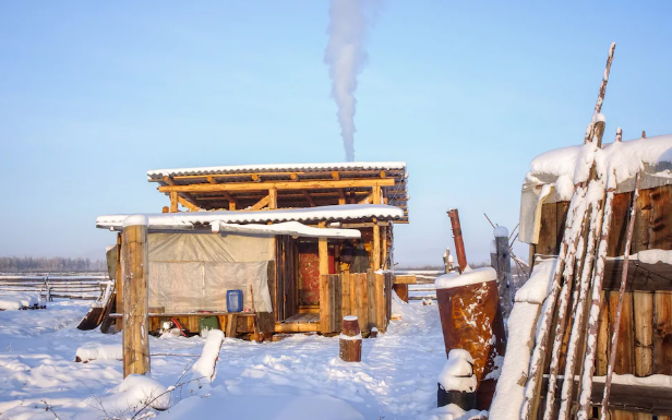 Ngôi làng lạnh nhất thế giới lập kỷ lục nền nhiệt cao mới trong mùa hè - Ảnh 2.