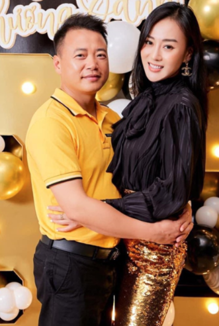 Shark Bình và Phương Oanh lộ diện sau màn cầu hôn gây sốt, vẫn giữ hành động quen thuộc? - Ảnh 6. Shark Bình và Phương Oanh lộ diện sau màn cầu hôn gây sốt, vẫn giữ hành động quen thuộc? - Ảnh 6.