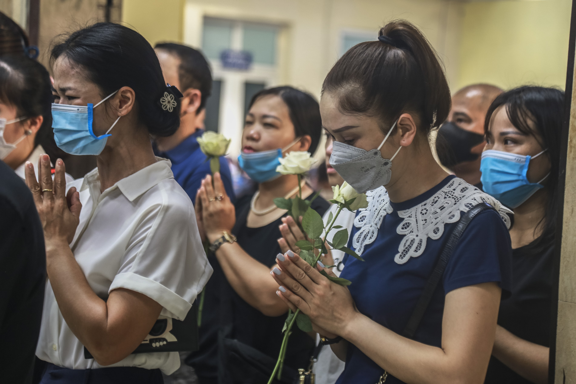 Xót xa đám tang 3 nạn nhân tử vong trong vụ cháy ở Thổ Quan - Ảnh 5.