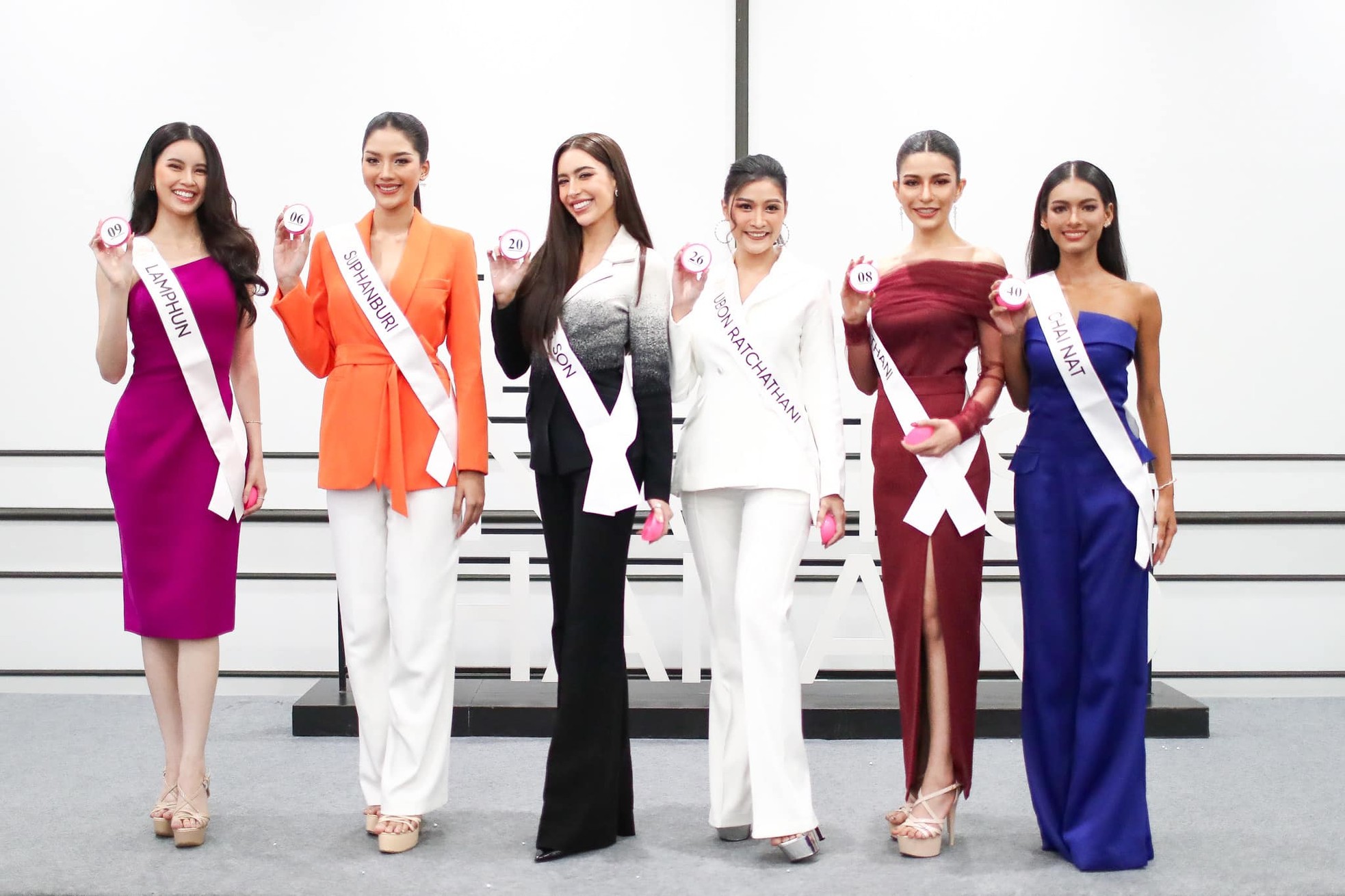 Dàn thí sinh Hoa hậu Hoàn vũ Thái Lan mặc hở bạo - Ảnh 3.