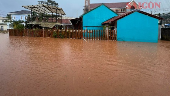 Đà Lạt lại ngập nhiều khu vực sau trận mưa lớn - Ảnh 6.