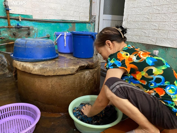 Thiếu nước sạch, người dân huyện đảo Hải Phòng than &quot;tiền nước đắt hơn tiền gạo&quot; - Ảnh 2.