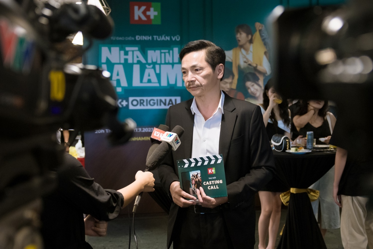 Tuấn Tú giảm 5kg, chia sẻ về &quot;cảnh nóng&quot; với Lưu Huyền Trang trong phim mới - Ảnh 2.