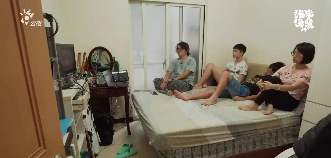 Người đàn ông bỏ nhà phố 90m2 cho họ hàng, đưa vợ con lên núi sống: Ai cũng tưởng 'điên', biết lý do sâu xa mới cảm động - Ảnh 4. Người đàn ông bỏ nhà phố 90m2 cho họ hàng, đưa vợ con lên núi sống: Ai cũng tưởng 'điên', biết lý do sâu xa mới cảm động - Ảnh 4.