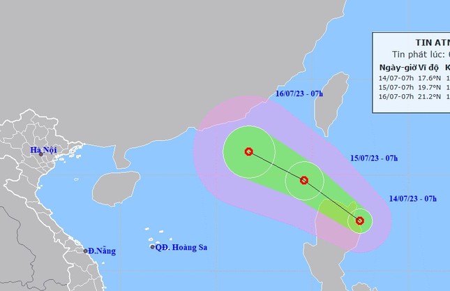 Áp thấp nhiệt đới sắp vào Biển Đông - Ảnh 1. Áp thấp nhiệt đới sắp vào Biển Đông - Ảnh 1.