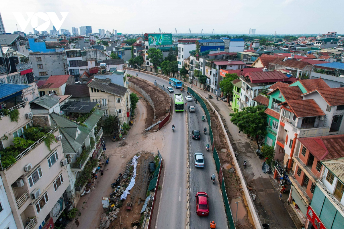 Cận cảnh đê Nghi Tàm nứt toác, thi công chậm tiến độ bất chấp mùa mưa lũ về - Ảnh 15.