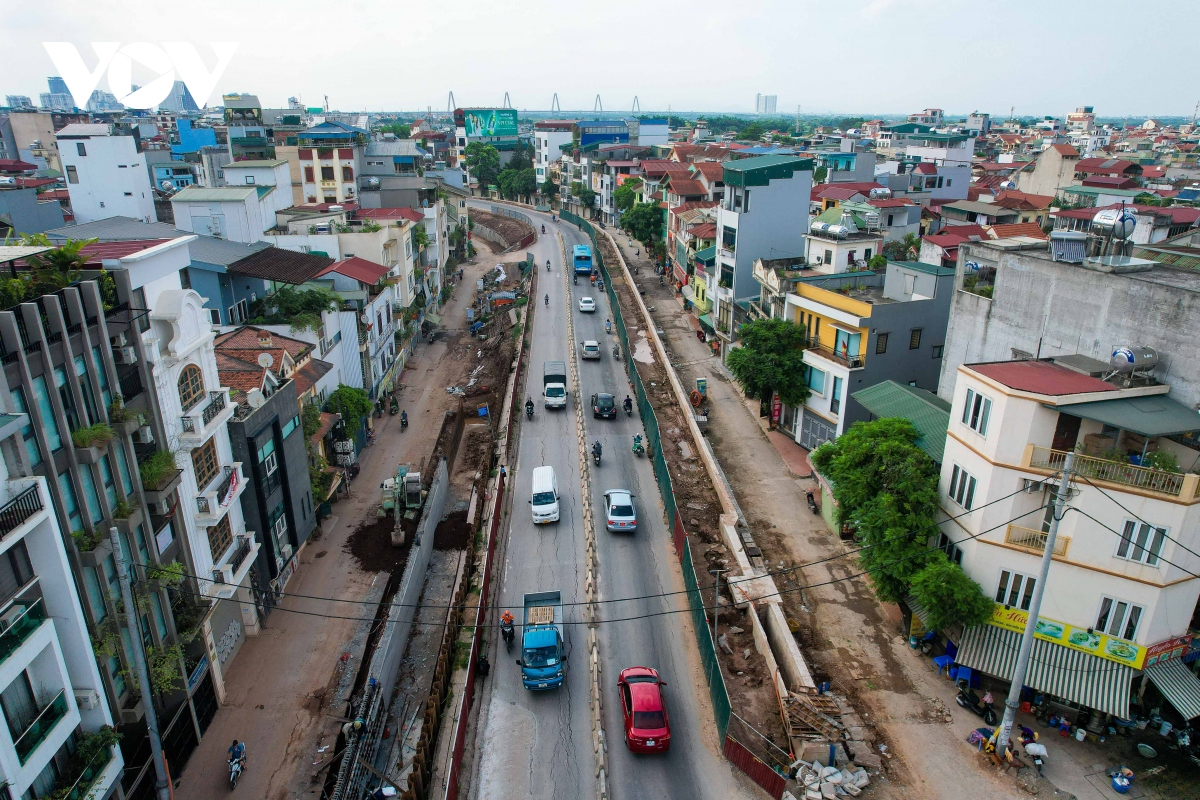 Cận cảnh đê Nghi Tàm nứt toác, thi công chậm tiến độ bất chấp mùa mưa lũ về - Ảnh 2.