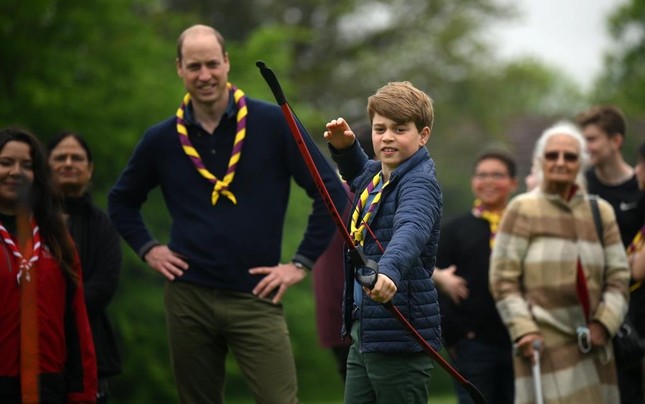 Hoàng tử George biết về tương lai thừa kế ngai vàng - Ảnh 3.