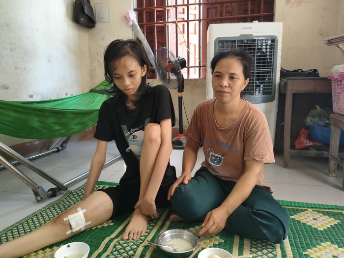 Nữ sinh 18 tuổi mắc bệnh hiểm nghèo mong giữ được đôi chân để tiếp tục đến trường - Ảnh 9.