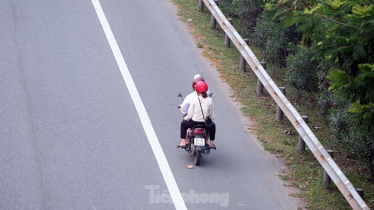 Những đoàn xe đạp 'đua với tử thần' trên cao tốc 80km/giờ - Ảnh 16.