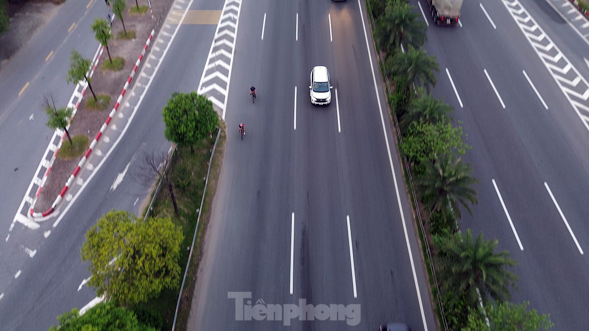 Những đoàn xe đạp 'đua với tử thần' trên cao tốc 80km/giờ - Ảnh 18.