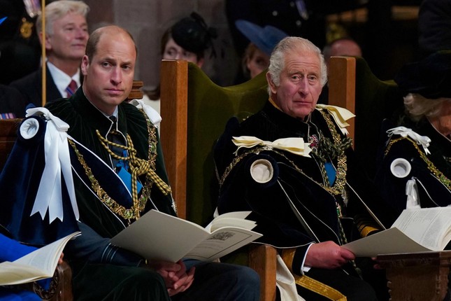 William thu tiền thuê nhà của Vua Charles - Ảnh 1. William thu tiền thuê nhà của Vua Charles - Ảnh 1.