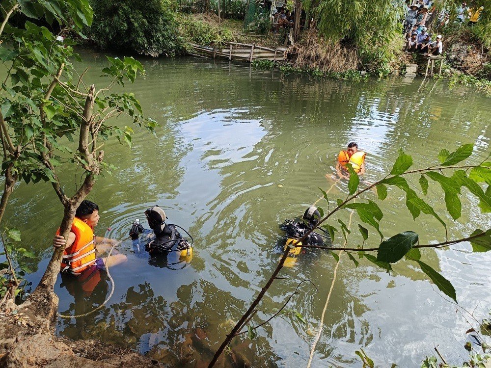Va chạm giao thông, người đàn ông dùng dao chém 3 thanh niên thương vong - Ảnh 1. Va chạm giao thông, người đàn ông dùng dao chém 3 thanh niên thương vong - Ảnh 1.
