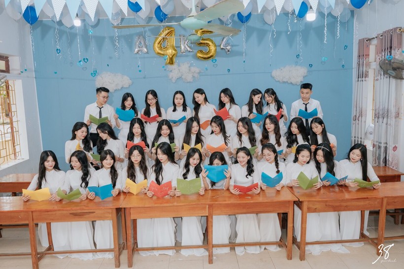 Gần 100% học sinh của 2 lớp trường huyện đạt điểm 9 m&ocirc;n Ngữ văn - Ảnh 1.