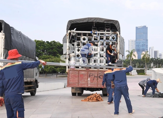 “Kiếp nạn&quot; concert BLACKPINK tại Việt Nam: Thời gian gấp rút, “vỡ trận&quot; mua bán vé, sân khấu dựng đúng ngày bão số 1 đổ bộ - Ảnh 15.