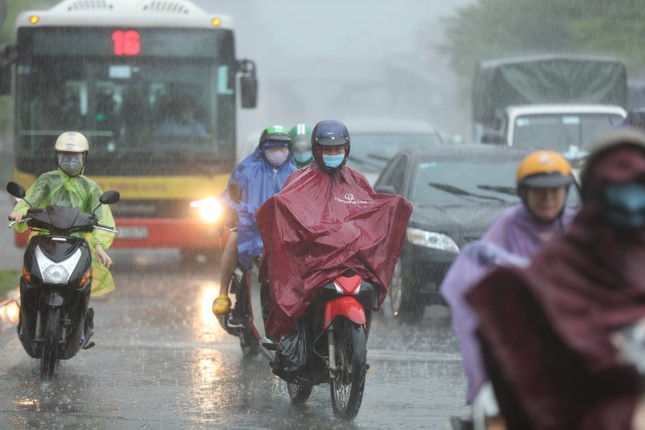 Mưa lớn kéo dài ở nhiều vùng trên cả nước - Ảnh 1. Mưa lớn kéo dài ở nhiều vùng trên cả nước - Ảnh 1.
