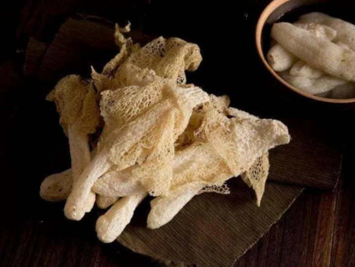 Việt Nam có loại nấm quý chỉ tồn tại 10 tiếng đồng hồ mà Trung Quốc săn lùng: Giá tiền triệu một cân! - Ảnh 3. Việt Nam có loại nấm quý chỉ tồn tại 10 tiếng đồng hồ mà Trung Quốc săn lùng: Giá tiền triệu một cân! - Ảnh 3.
