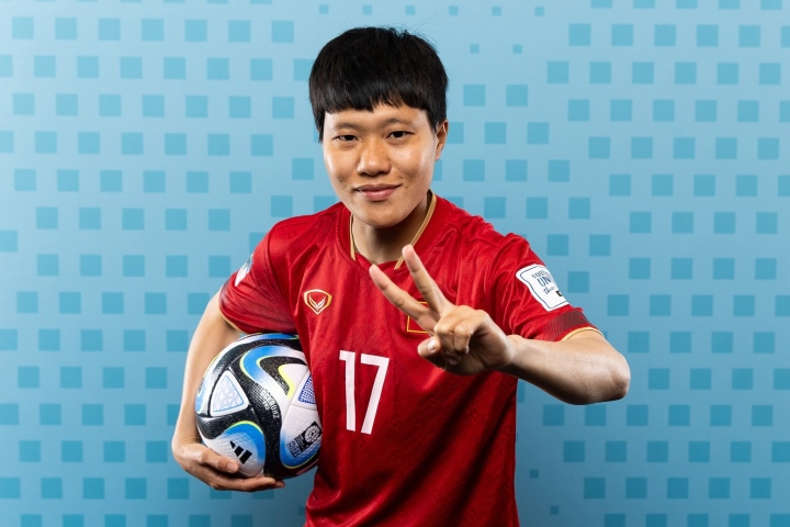 Ngắm Thanh Nhã, Hoàng Loan &quot;đốn tim&quot; dân mạng trên bộ ảnh cực xinh của FIFA - Ảnh 4.