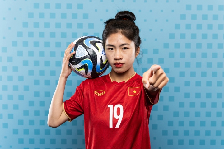 Ngắm Thanh Nhã, Hoàng Loan &quot;đốn tim&quot; dân mạng trên bộ ảnh cực xinh của FIFA - Ảnh 5.