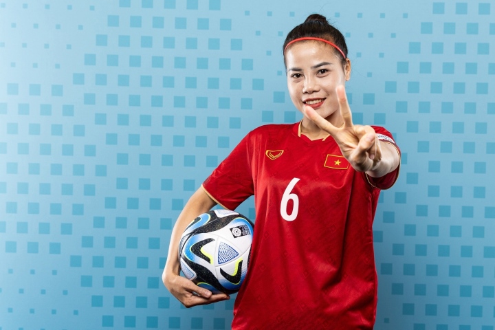 Ngắm Thanh Nhã, Hoàng Loan &quot;đốn tim&quot; dân mạng trên bộ ảnh cực xinh của FIFA - Ảnh 12.