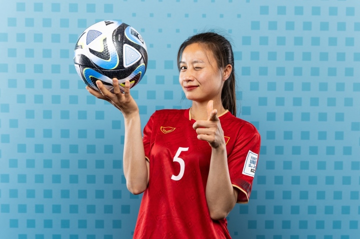 Ngắm Thanh Nhã, Hoàng Loan &quot;đốn tim&quot; dân mạng trên bộ ảnh cực xinh của FIFA - Ảnh 8.