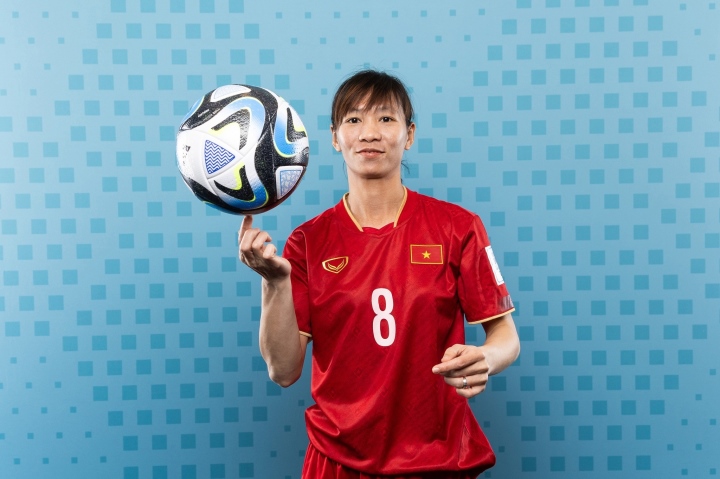 Ngắm Thanh Nhã, Hoàng Loan &quot;đốn tim&quot; dân mạng trên bộ ảnh cực xinh của FIFA - Ảnh 15.