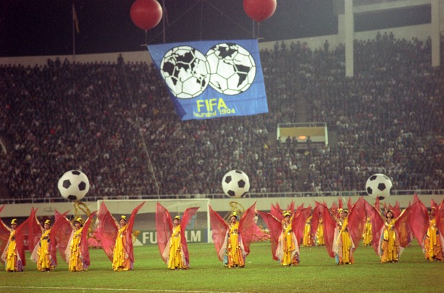 Những điều chưa biết về kỳ World Cup nữ đầu tiên, gọi là Cúp kẹo viên, đá 80 phút và không có thưởng - Ảnh 5.