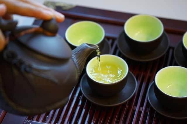 Tại sao nên uống trà ấm nhiều hơn vào mùa hè? - Ảnh 2. Tại sao nên uống trà ấm nhiều hơn vào mùa hè? - Ảnh 2.