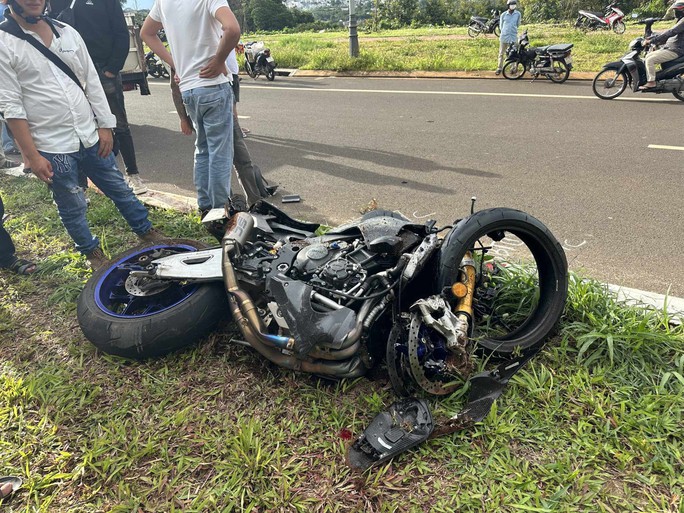 Xe phân khối lớn tông xe máy, 1 thai phụ tử vong - Ảnh 2. Xe phân khối lớn tông xe máy, 1 thai phụ tử vong - Ảnh 2.