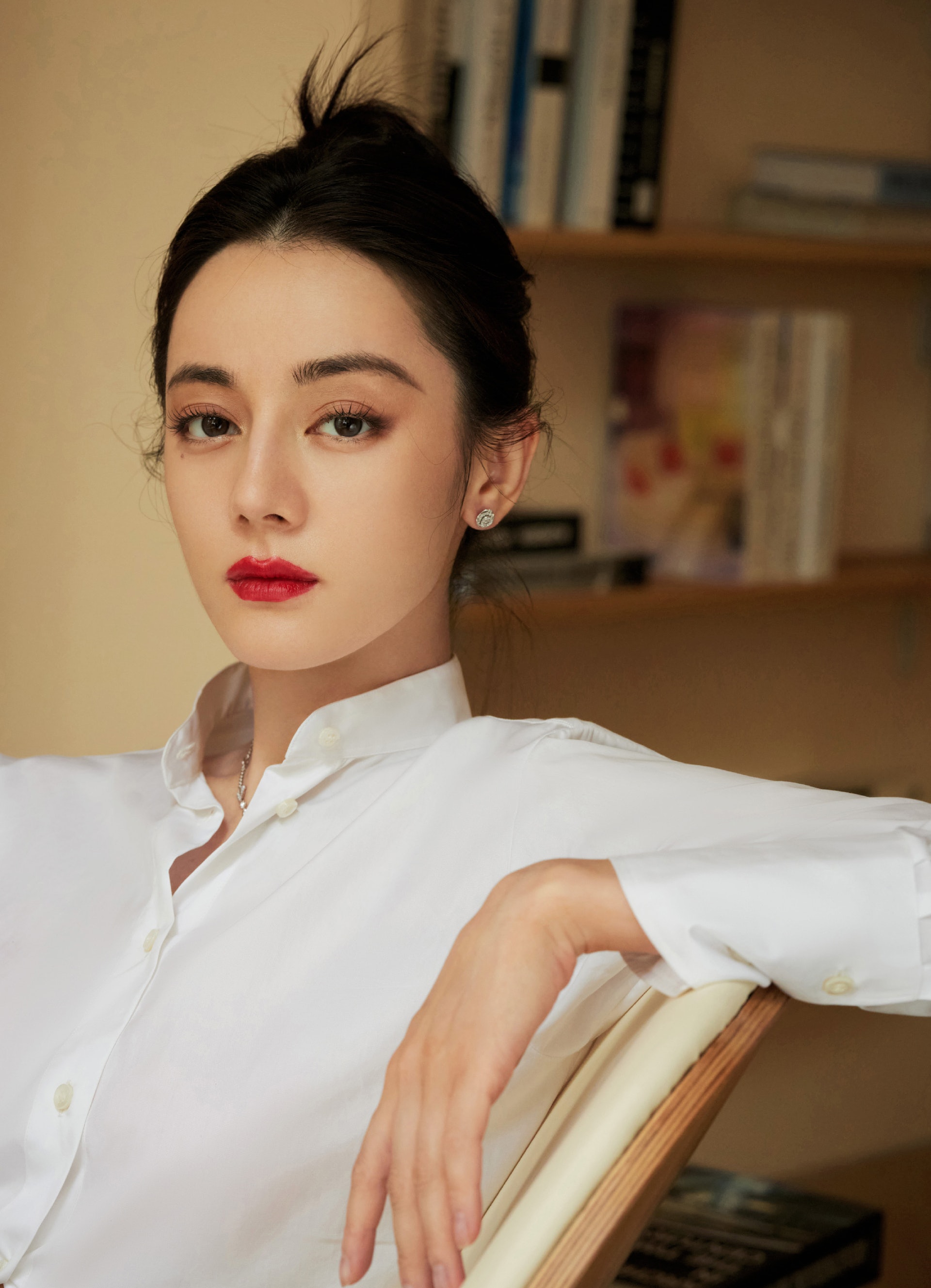 Top 10 cô diễn viên Trung Quốc đẹp tuyệt vời nhất tự netizen Thái bình chọn: Địch Lệ Nhiệt Ba vượt lên trên mặt mũi Triệu Lệ Dĩnh xếp địa điểm số 1 - Hình ảnh 3.