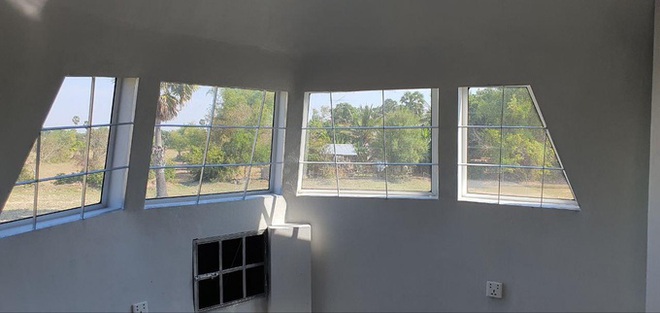 Dốc hết tiền tiết kiệm sau 30 năm, người đàn ông 43 tuổi chi tiền tỷ để làm ngôi nhà hình máy bay độc đáo có 1-0-2 - Ảnh 6. Dốc hết tiền tiết kiệm sau 30 năm, người đàn ông 43 tuổi chi tiền tỷ để làm ngôi nhà hình máy bay độc đáo có 1-0-2 - Ảnh 6.
