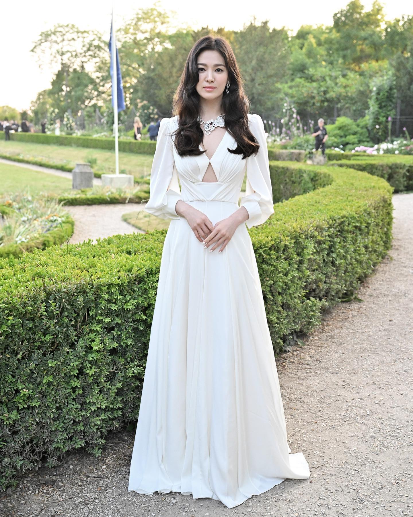 Sự tinh tế của Song Hye Kyo khi diện váy dạ hội - Ảnh 6.