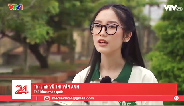 Vẻ đẹp trong veo 'gây sốt' của nữ thủ khoa kỳ thi tốt nghiệp THPT 2023 - Ảnh 1.